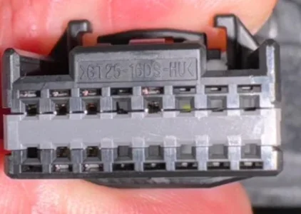 connector-gt25-16ds-hu-mg4-forward-facing-camera-png.webp