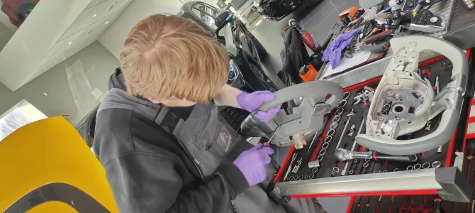 Cyberster Yoke stuur 5.webp