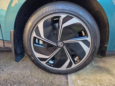 Tyre dressing 2.webp