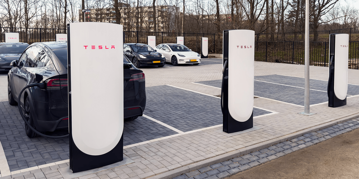 tesla-supercharger-v4-niederlande-netherlands-min-1400x700.png